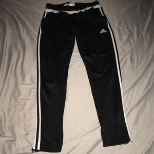 Women’s Adidas joggers!